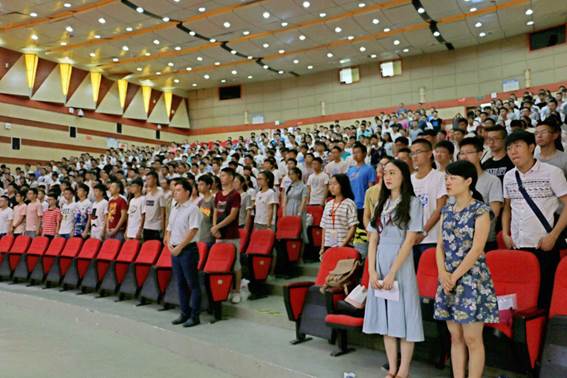 说明:开学典礼大合照