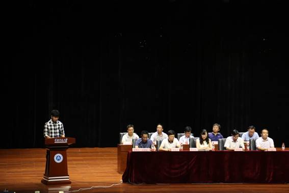 说明:17级学生代表